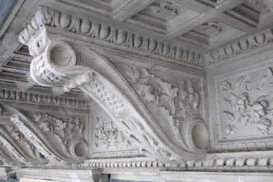 Mensola balcone edificio 1900 Milano P.za Argentina