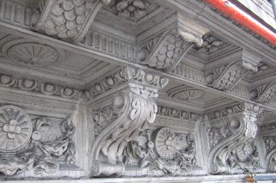 Mensola balcone edificio 1900 Milano P.za Argentina
